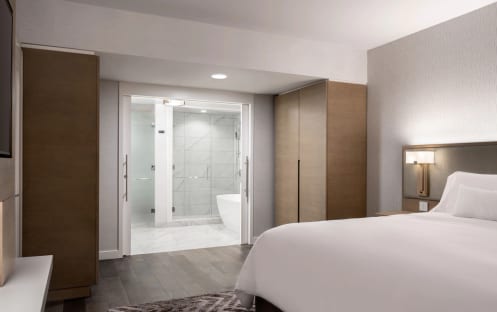 1 Bedroom Suite, 1 King, Sofa Bed